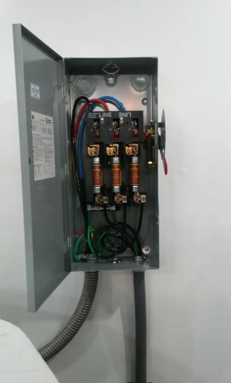 Three-phase disconnect switch installed for Smoke Detector Installation in Ben Lomond